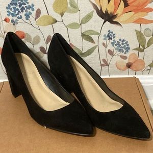 Sz 7.5 Marc Fisher Claire Suede Heels